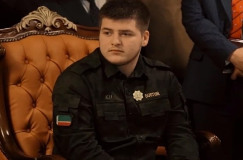 18-летний герой Адам Кадыров пообещал лично привезти Зеленского в Чечню, если папа разрешит