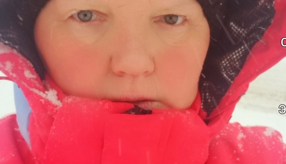 А снег идёт