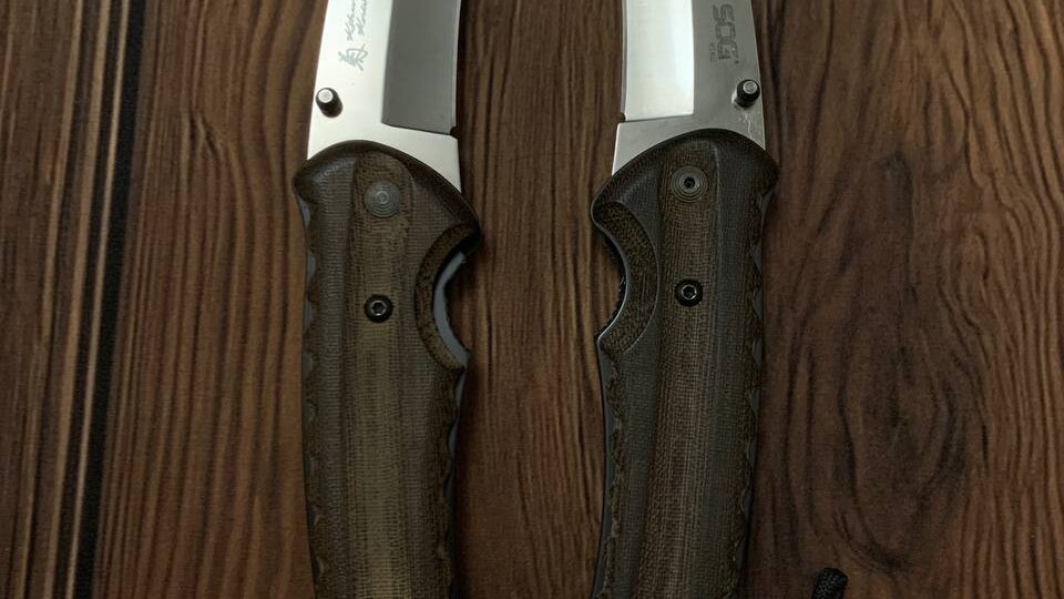 Динамика экстремального удержания: Физика и биомеханика «смазанного» хвата ножа