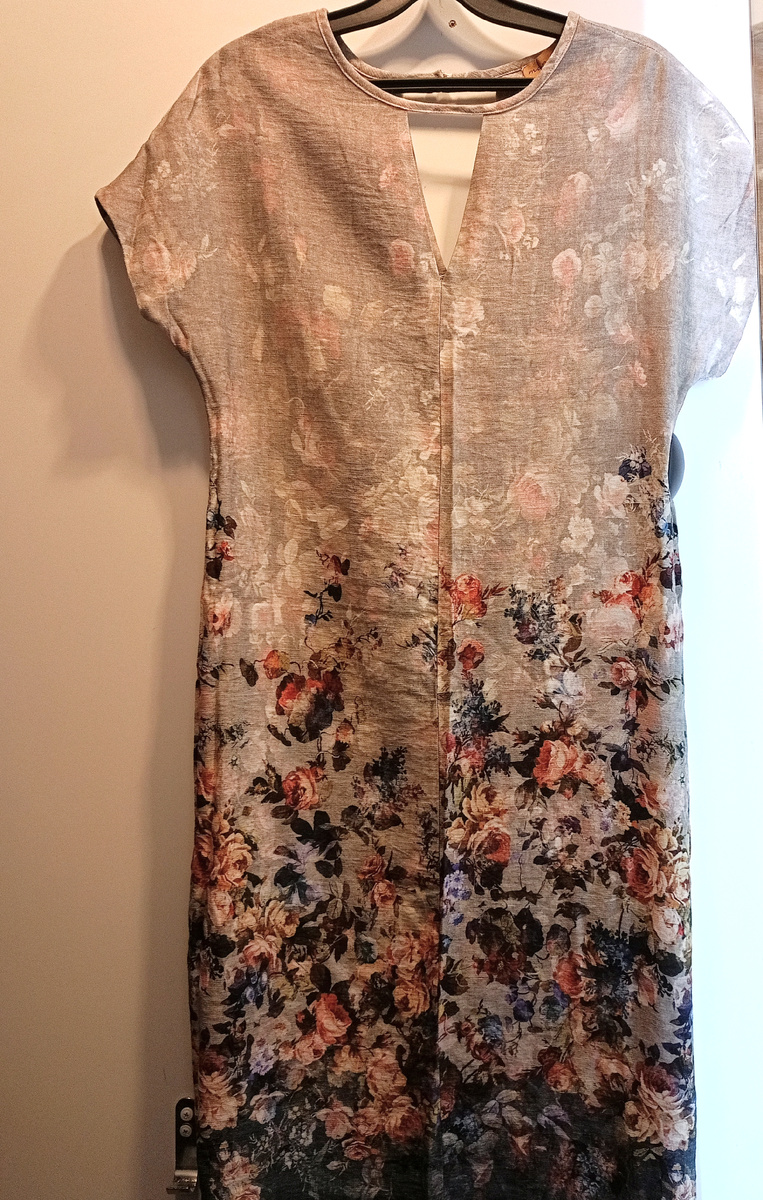 Льняное платье от Mon Cheri. Думается, что французский бренд, но нет, это российский