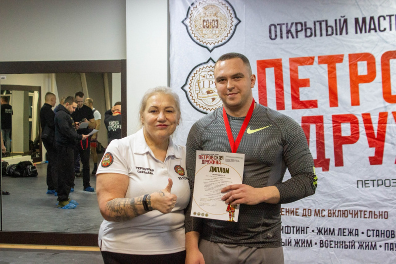    Пожарный из Пудожа отжал от груди больше 170 кгМЧС Карелии