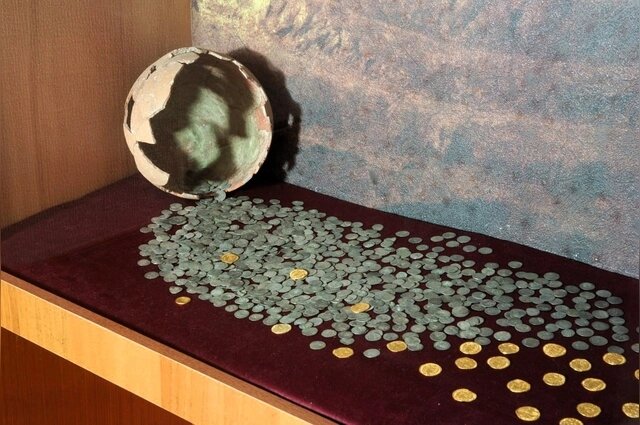    Кырк-Ерский клад, найденный у Чуфут-Кале. Фото: Из архива/ Центральный музей Тавриды