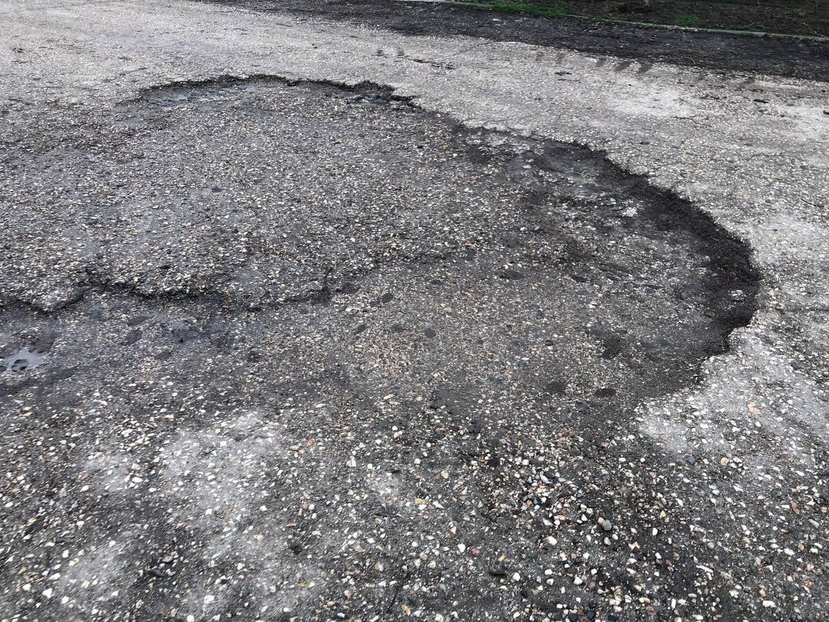 Новый асфальт потрескался через месяц. Кто виноват и что делать?