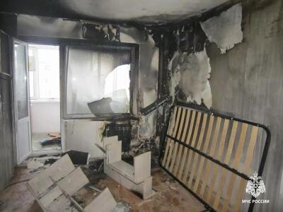 Ночной пожар в Энгельсе. Огонь в квартире "потушила" прорвавшаяся труба отопления