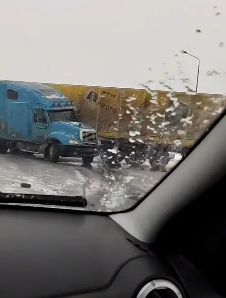    Фото: скриншот из видео в телеграм-канале «Мегаполис | ДТП и ЧП | Санкт-Петербург | Питер»