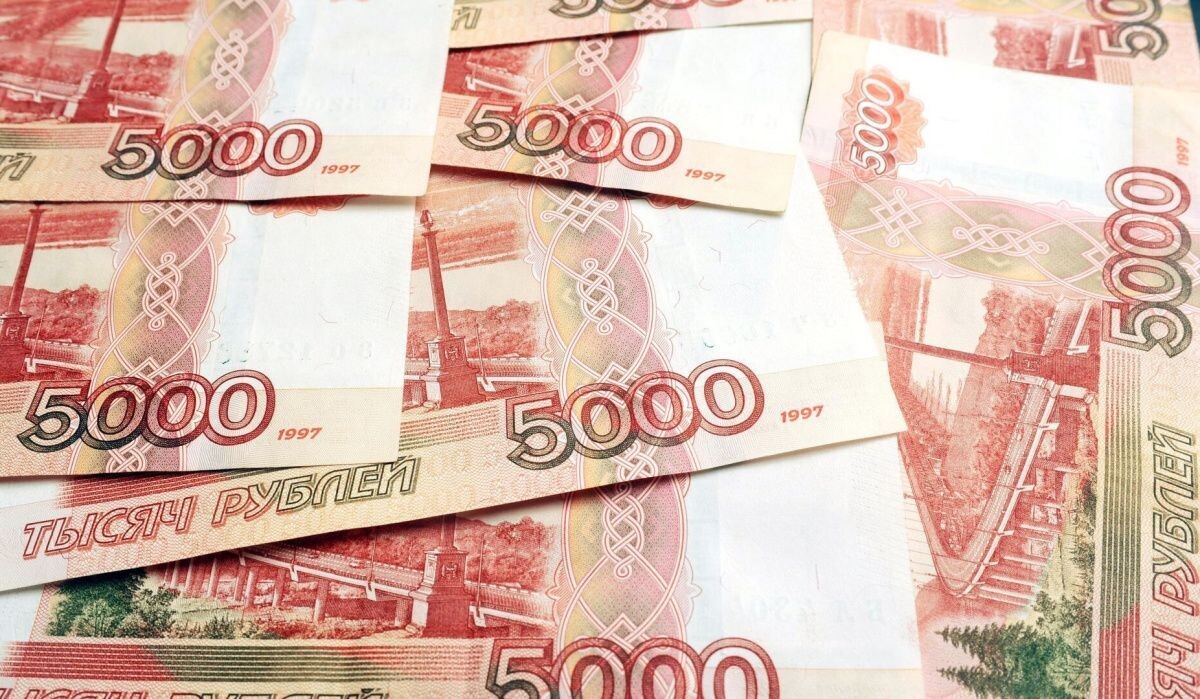     Банкноты номиналом 5000 рублей. Источник: © РИА Новости Автор фото: Алексей Сухоруков