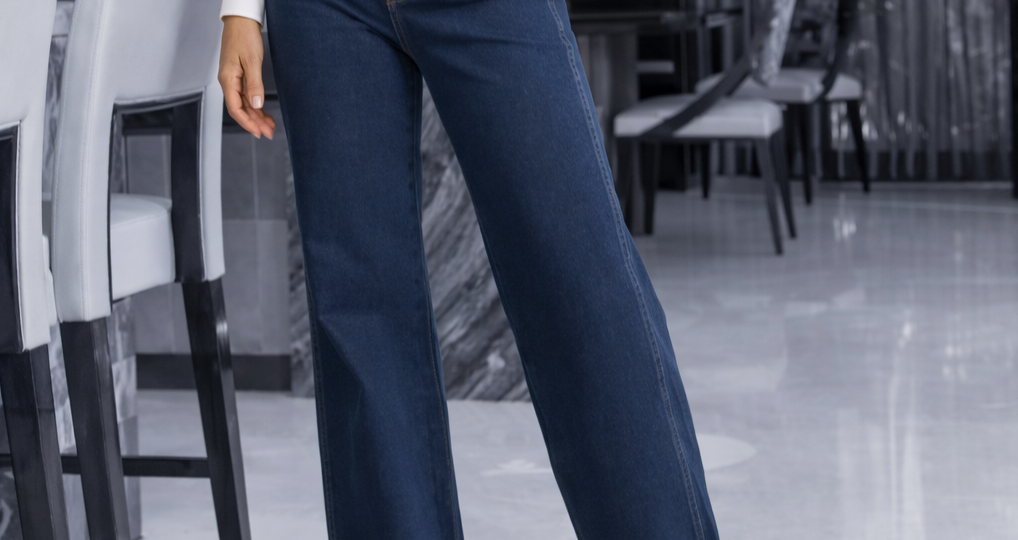 1 пара джинсов, 15 образов: как из базовой вещи сделать стильный гардероб для любого случая на весь сезон