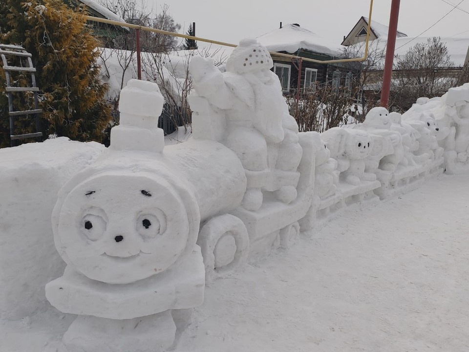    Идея таких украшении выросла из дворовых традиции прошлого. Фото: Павел Константинов, Юлия Ларина