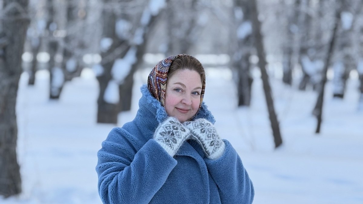 На мне Павловопосадский платок из шерсти и пуховые варежки, купленные в магазинах Секонд Хенд нашего города