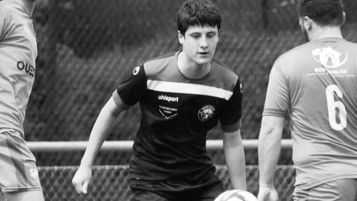 Французский футболист Алексис Вергос. Обложка © ФК «Кемпер Эрге Армель»