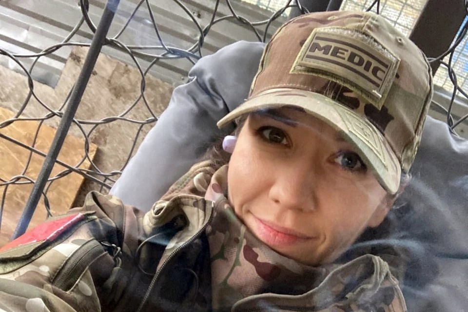    Людмила Болилая во время вражеского обстрела заслонила собой раненого бойца и спасла ему жизнь