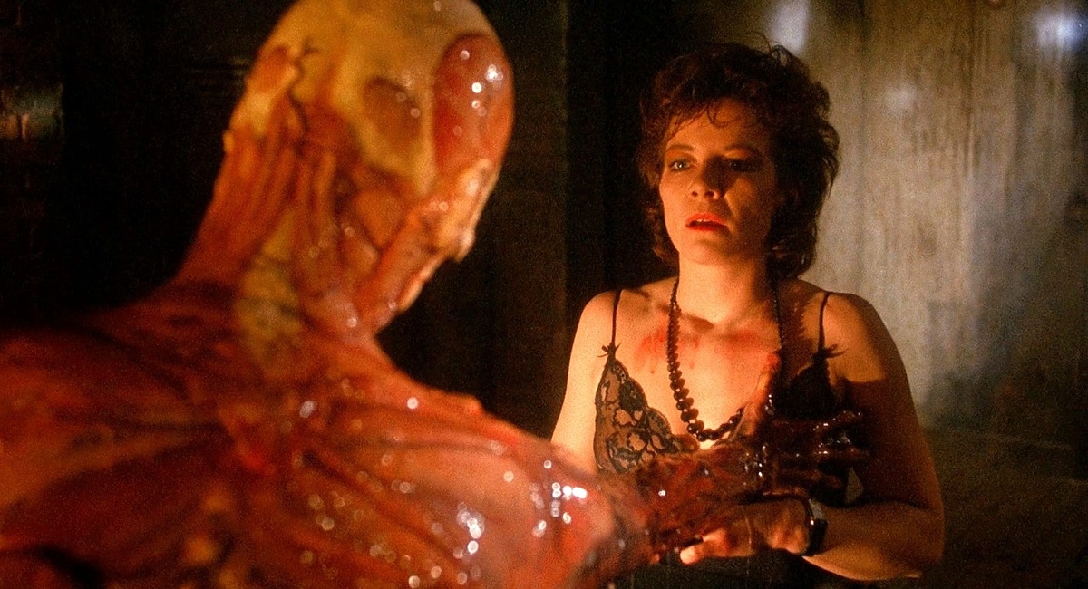 Кадр из фильма "Восставший из ада" (1987)