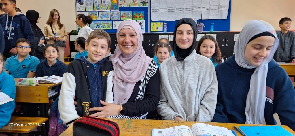 Коренные россияне уже реально -отдыхают- в сторонке! 