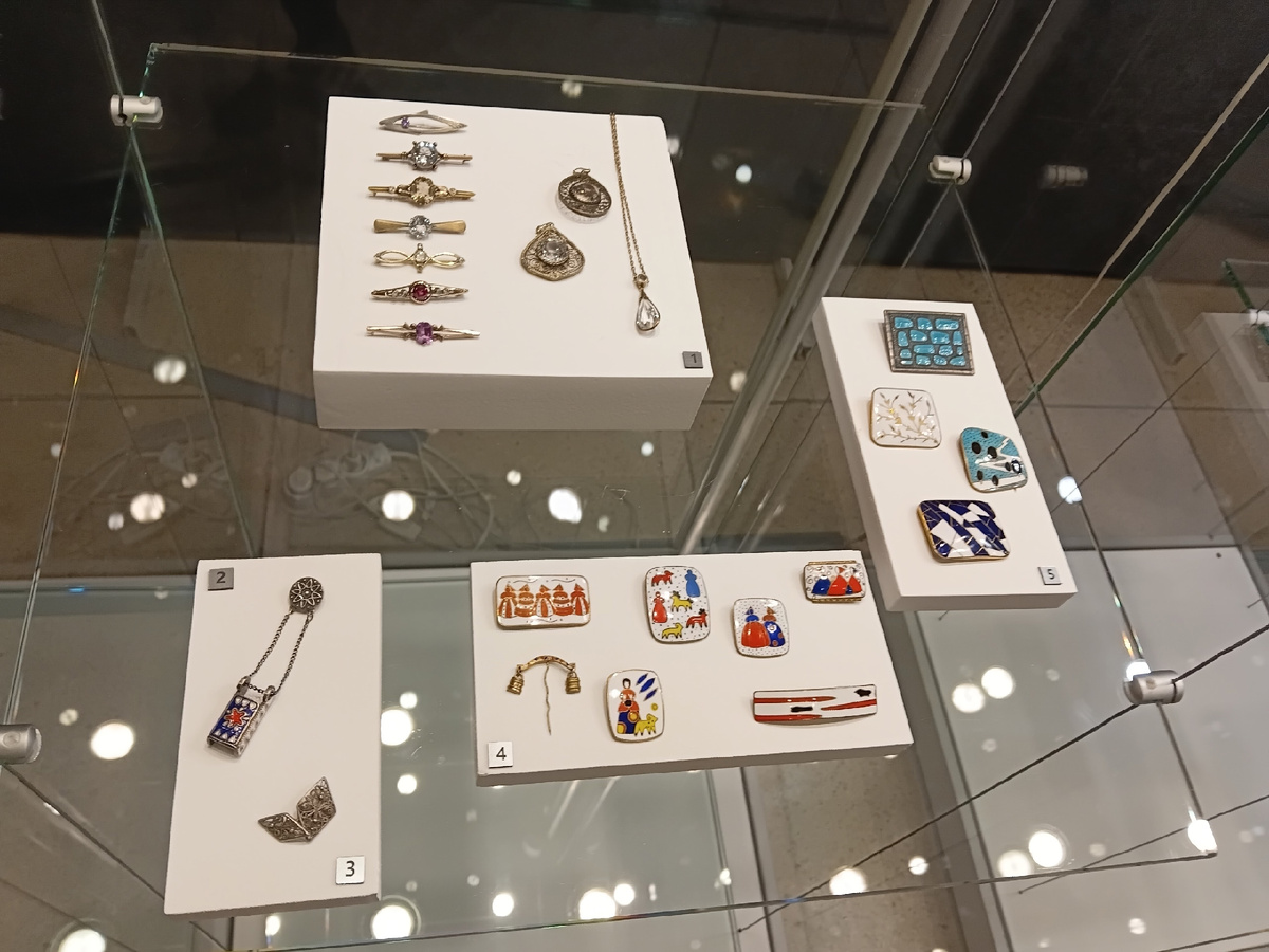 Экспонаты моей коллекции на выставка "Две звезды" в Калининградском музее янтаря 