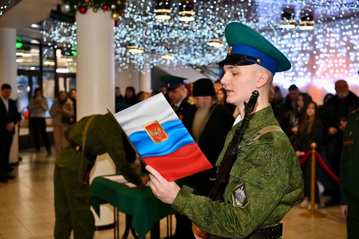    Новобранцы пограничных войск приняли присягу в Костомушке. Фото: «Республика» / Оксана Кудряшова.