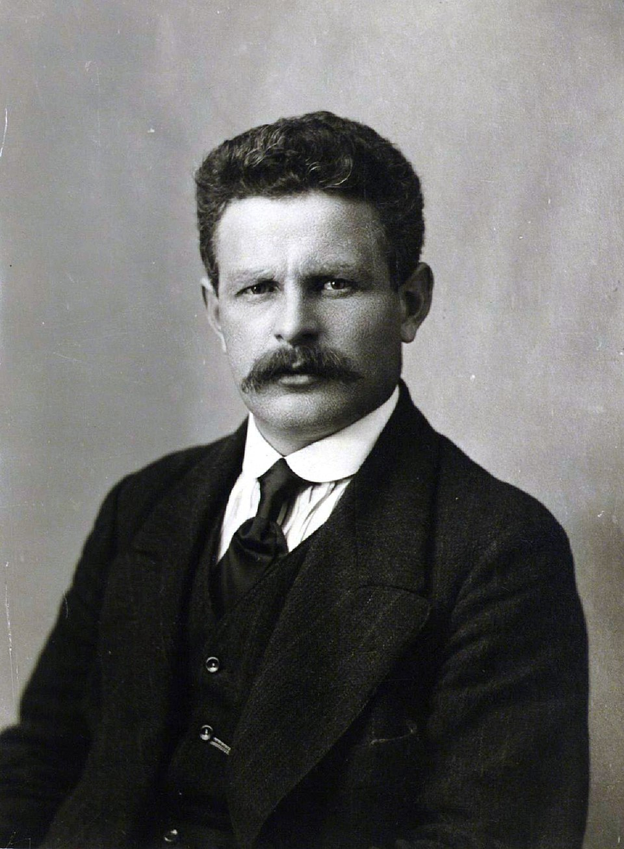 Роман Малиновский