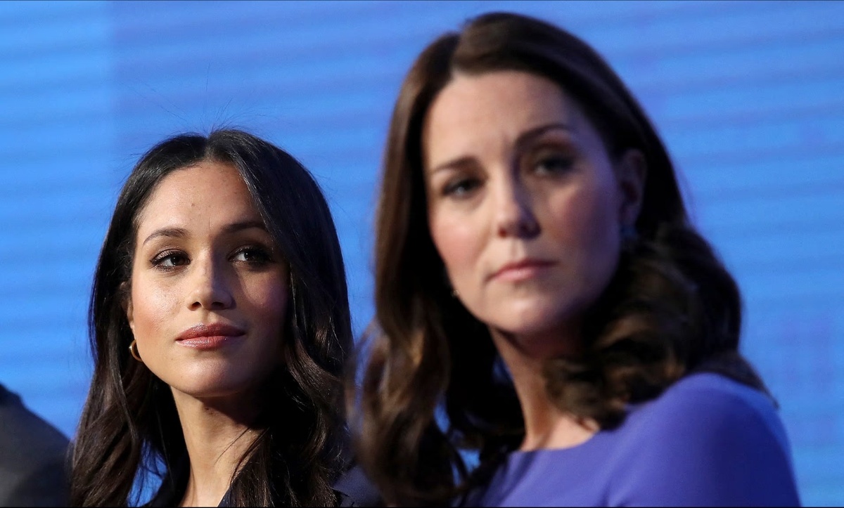 По словам королевского биографа Кристофера Андерсена, Кейт Миддлтон неоднократно «уклонялась» от попыток принца Уильяма и Гарри познакомить ее с тогдашней подругой Гарри, Меган Маркл, которой сейчас 44 года.