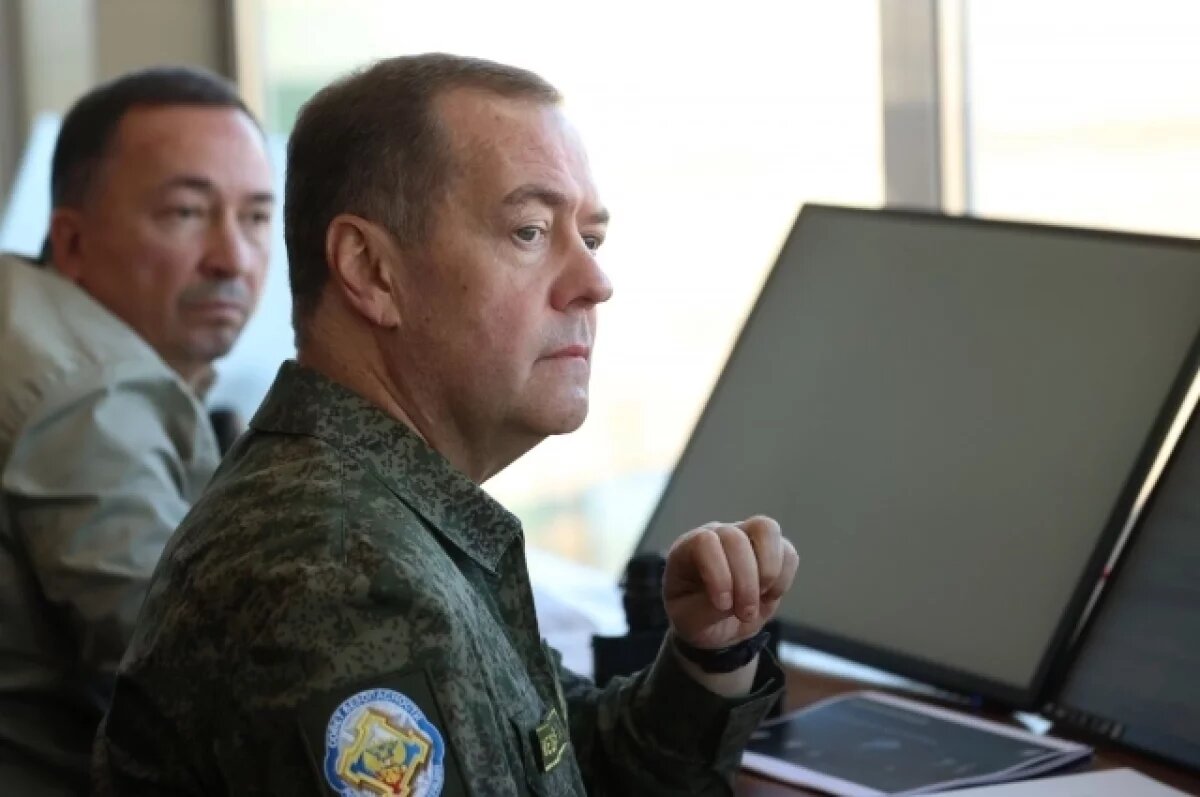    Медведев: Россия не приемлет западного воинского контингента на Украине