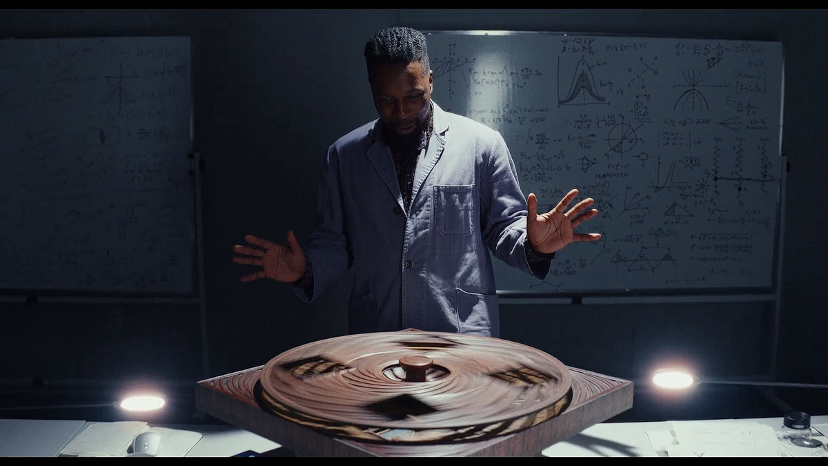 Кадр из фильма Достать ножи: Стеклянная луковица (2022)