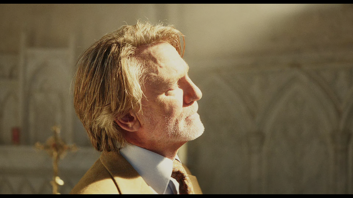 Кадр из фильма Достать ножи: Воскрешение покойника (2025)