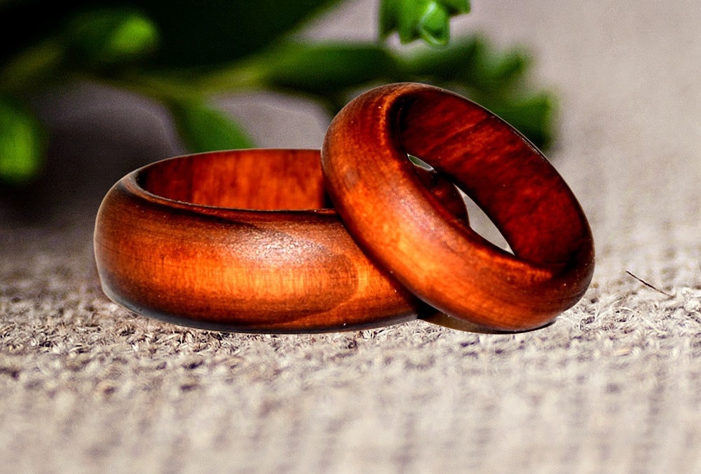 Украшения из редчайшего материала Вселенной - дерева. Истончик: https://www.livemaster.ru/item/36206218-ukrasheniya-derevyannye-koltsa-iz-yabloni-razmery-na-zakaz-rg?utm_referrer=https%3a%2f%2fwww.google.com%2f