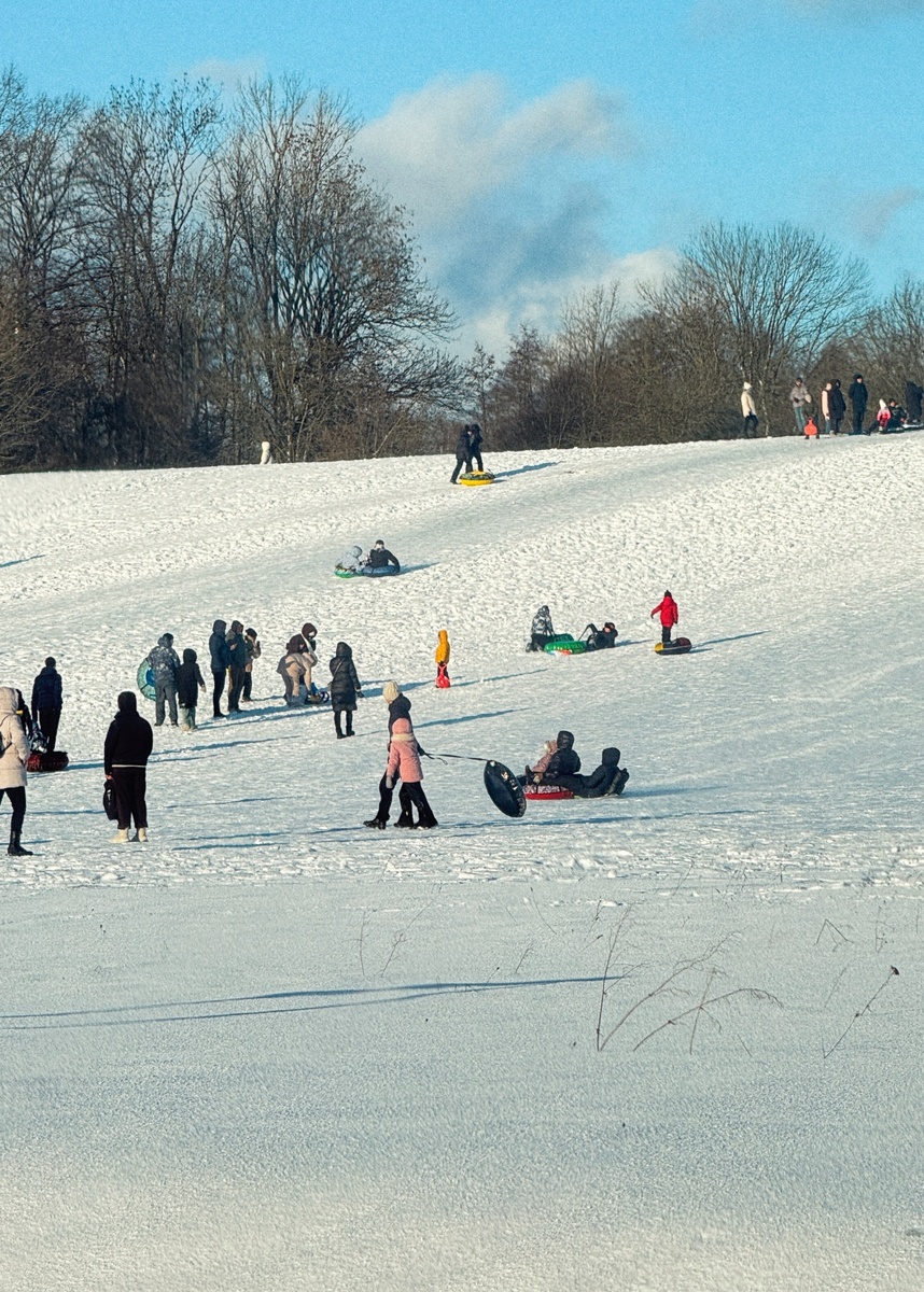 Сложно поверить, что это все происзодит в Калининграде, где обычно мягкие климат и малоснежные зимы.