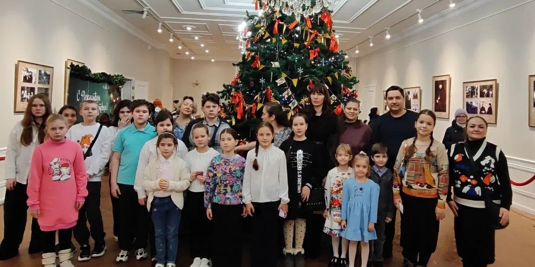 Воспитанники Воскресной школы Никольского храма поселка Шемышейка посетили Архиерейскую рождественскую ёлку в духовно-просветительском