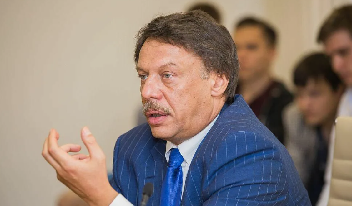 на фото Михаил Барщевский 