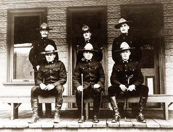 Канадская конная полиция (без лошадей)