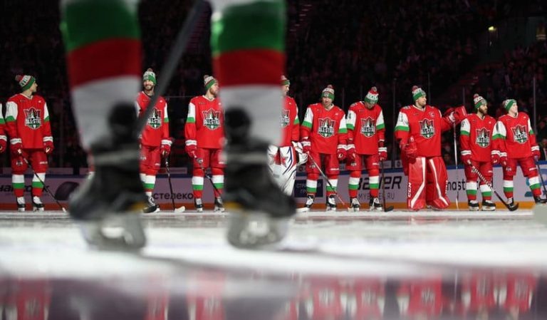    Фото: photo.khl.ru/Андрей Голованов, Юрий Кузьмин, Владимир Беззубов Алексей Иванов