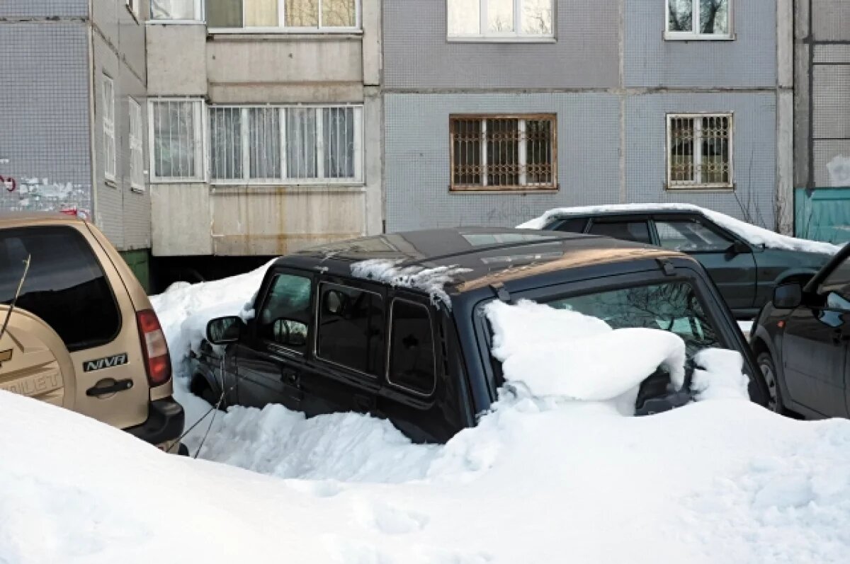    В МЧС рассказали о правильных способах откапывать авто из-под снега