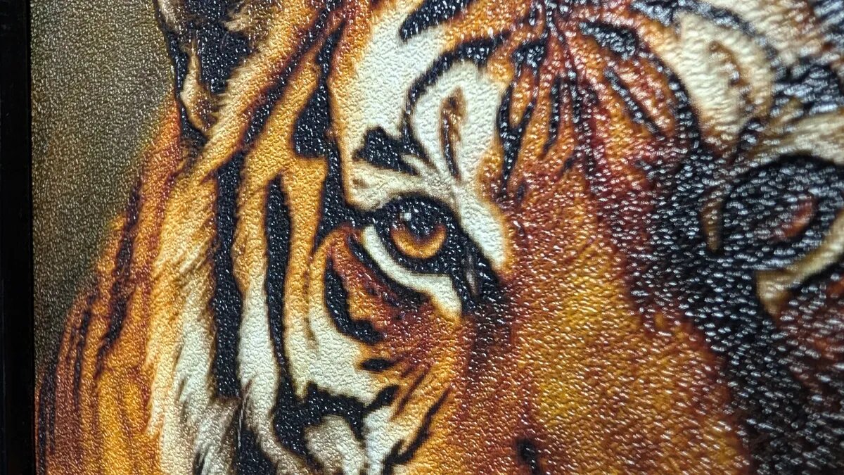 Это изображение напечатано методом УФ-печати и выглядит как произведение искусства ручной работы.