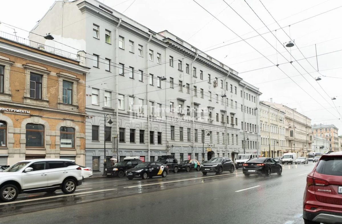 Фасадная сторона на Литейный проспект