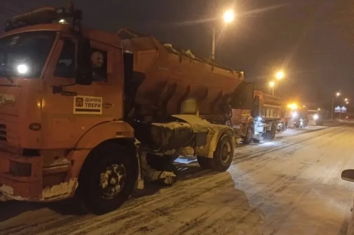    Улицы Твери расчищают от снега 45 единиц техники и 150 дворников