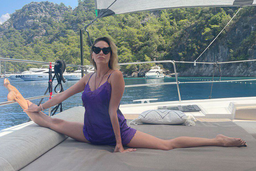 Ляйсан по сей день отлично на шпагат садится. Не хуже этой вашей Волочковой!