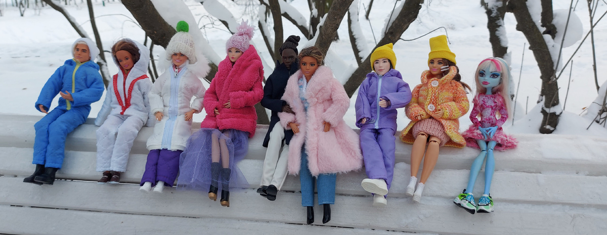 Общая фотография всех наших кукол с этой прогулки. Фото автора канала