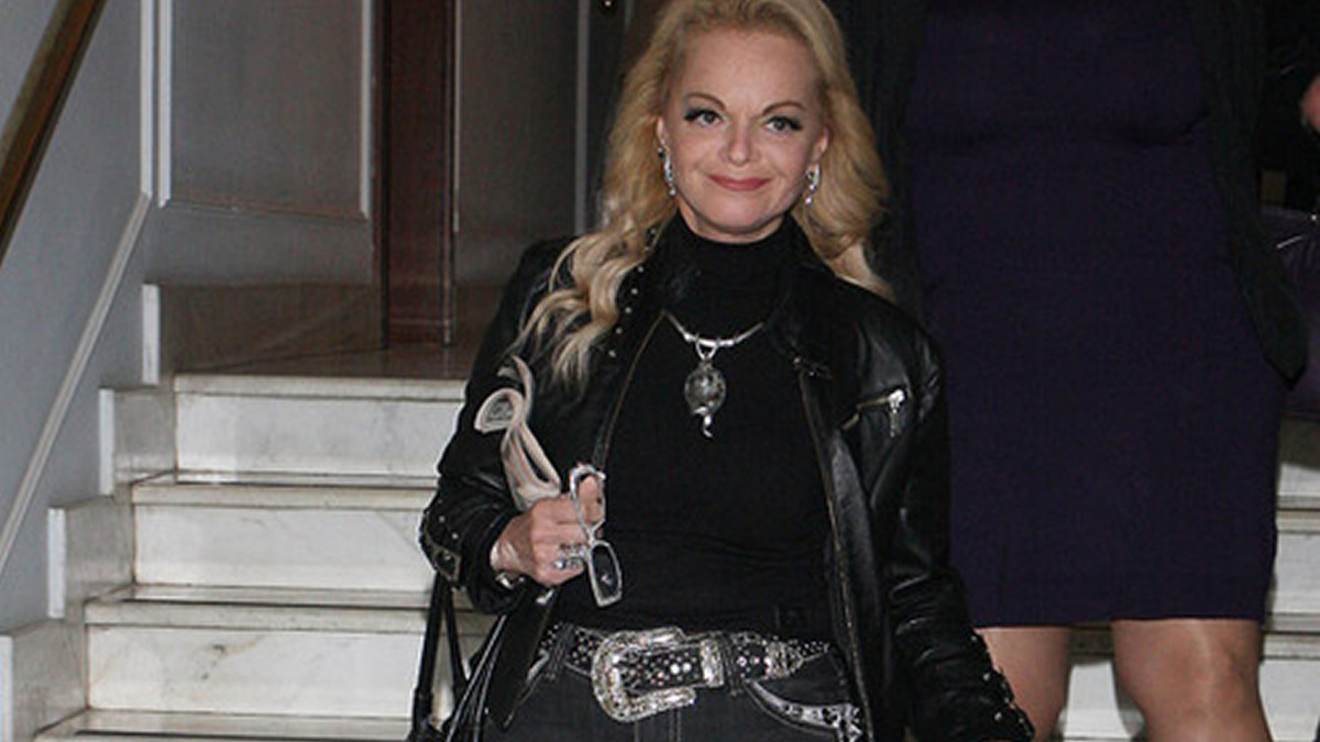 Охрана Ларисы Долиной перекрыла доступ в дом для посторонних