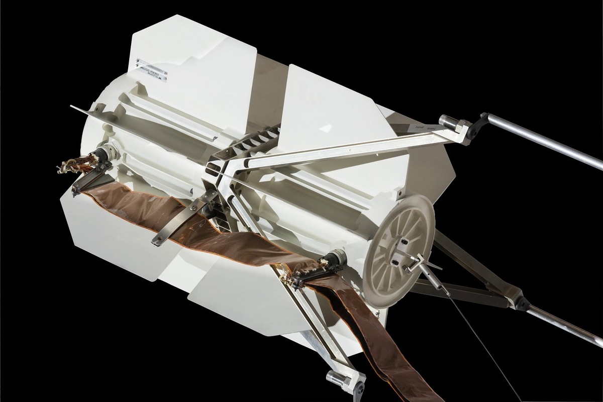    Подобные плутониевые генераторы NASA использовало для питания миссий в дальнем космосе