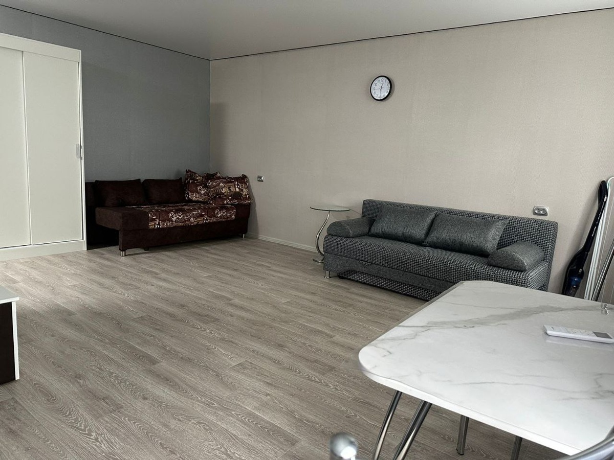 Фото из объявления - два спальных места