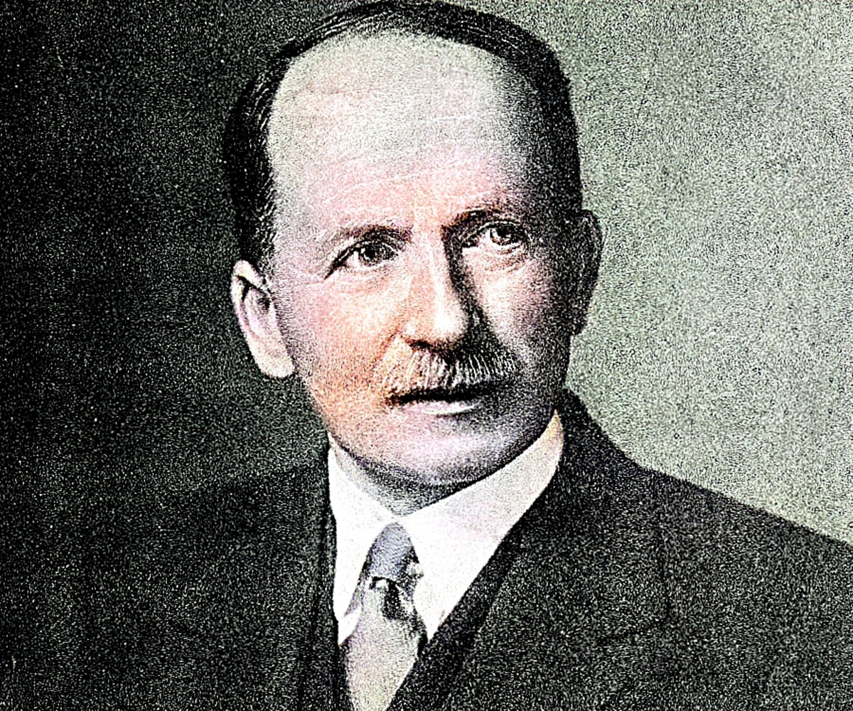                                                               Джон Джеймс Рикард Маклеод