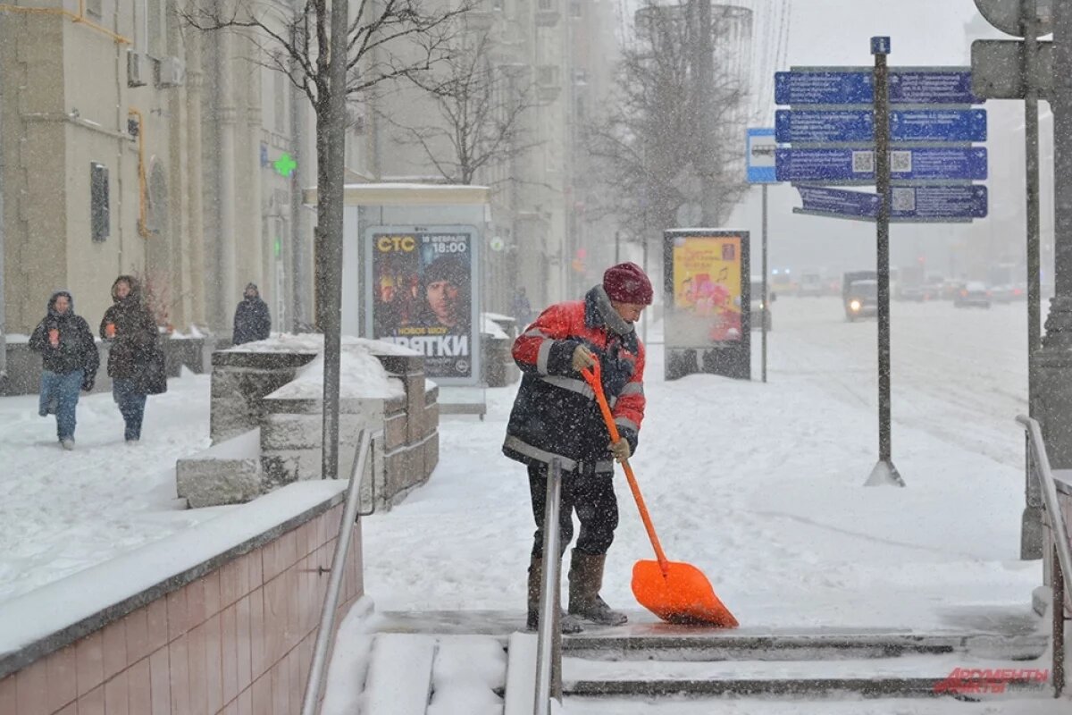    Врач Кондрахин: ручная уборка снега укрепляет спину, руки и сердце