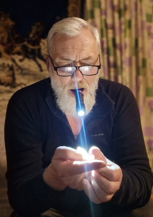 Подсветить некому в деревне. Вот и...