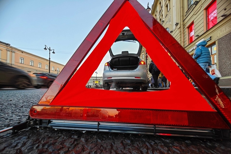    Автомобиль опрокинулся на Можайском шоссе в Москве Алексей БУЛАТОВ