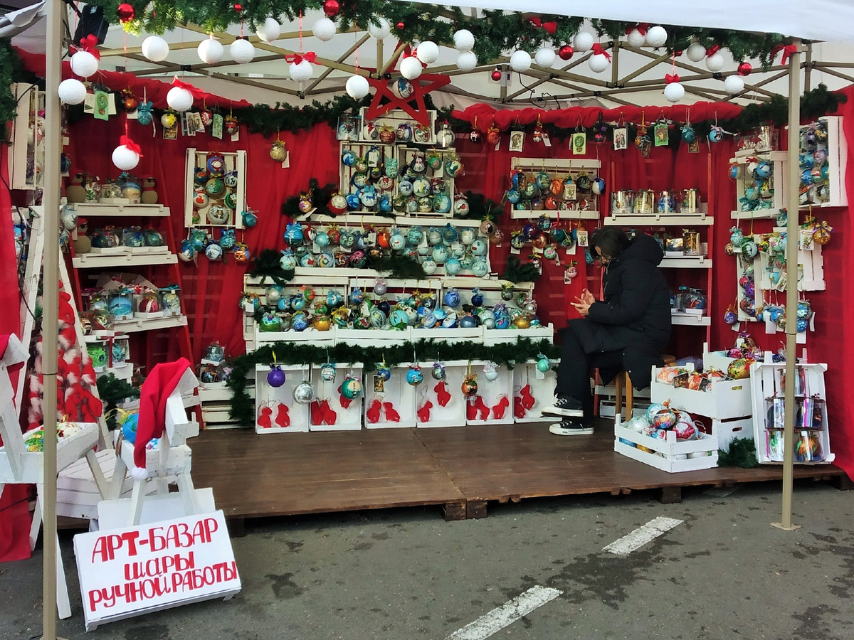 Витрина в день открытия распродажи - декабрь 2025 (фото автора публикации)