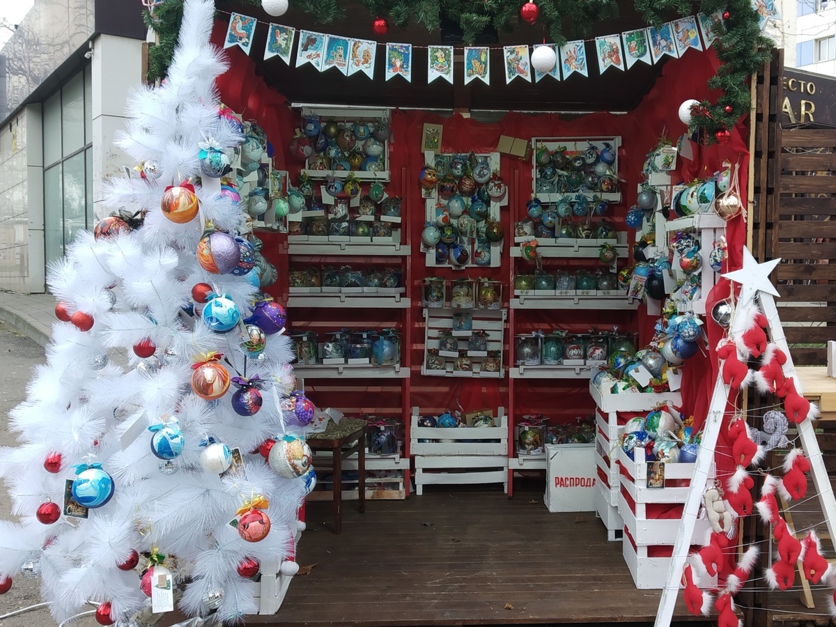 Витрина в день завершения распродажи -январь 2026 (фото автора публикации)