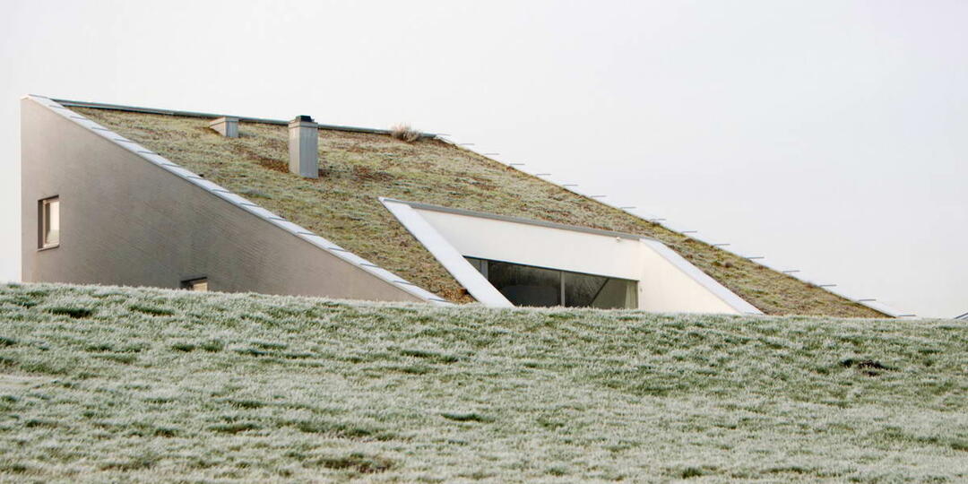 Субботний калейдоскоп: Дом-холм для одинокой женщины и ещё три современных дома