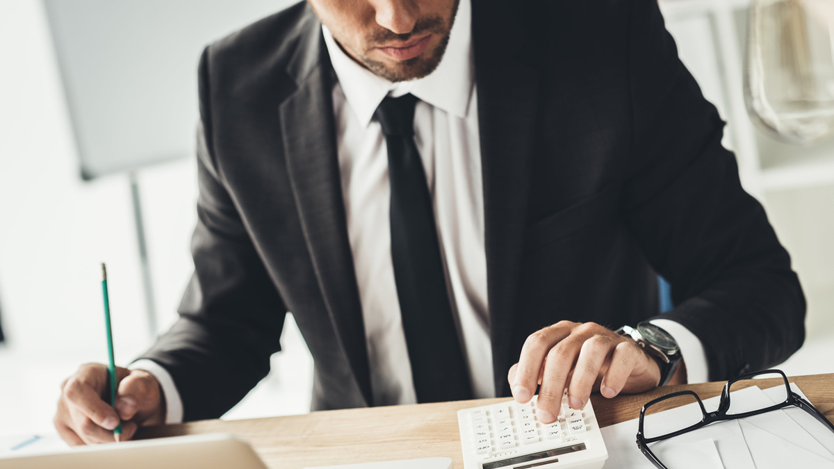 Если человек является самозанятым или индивидуальным предпринимателем: «серый доход»