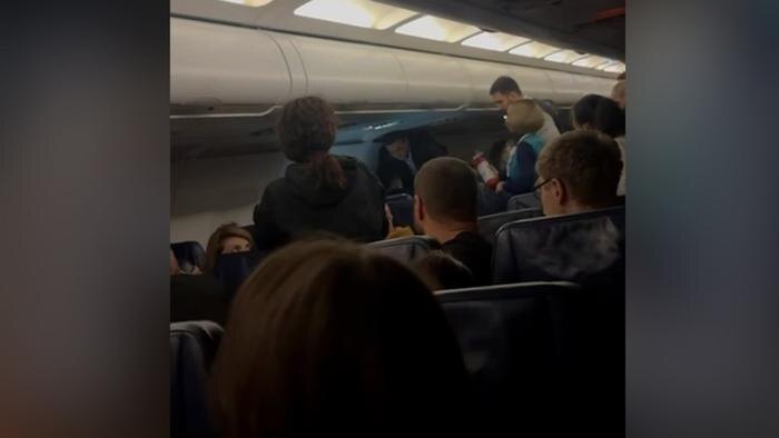 Пожар на борту самолёта Москва - Ереван. Обложка © Telegram / SHOT