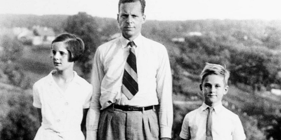 Тайный ход, фальшивые документы и побег: как один дипломат изменил ход Второй мировой