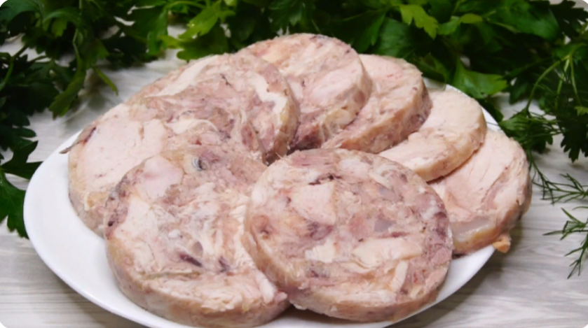 Зельц в бутылке, из курицы - считай домашняя колбаса получается, выходит недорого, готовится проще не придумаешь, а вкуснотища то какая...